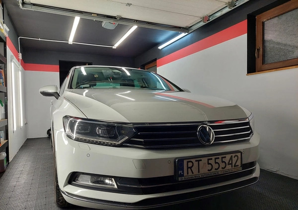 Volkswagen Passat cena 82999 przebieg: 125000, rok produkcji 2016 z Leszno małe 154